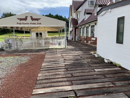 入り口の駐車場