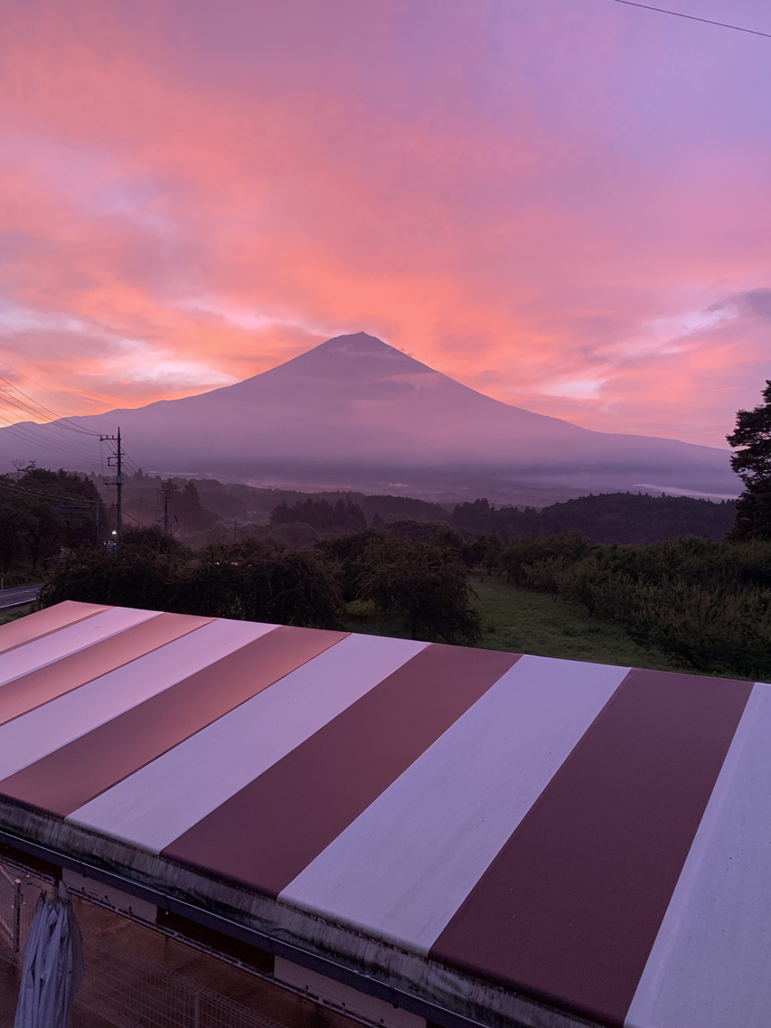 「ある朝4時の富士」という題名は、心象風景を綴ったのではなく、舎長が単に日にちを忘れたということです
