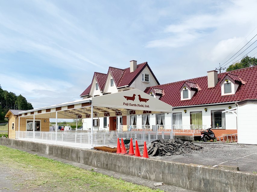 フジアースフィールド犬舎 ドッグラン部分 フジアースフィールド犬舎 ドッグラン部分